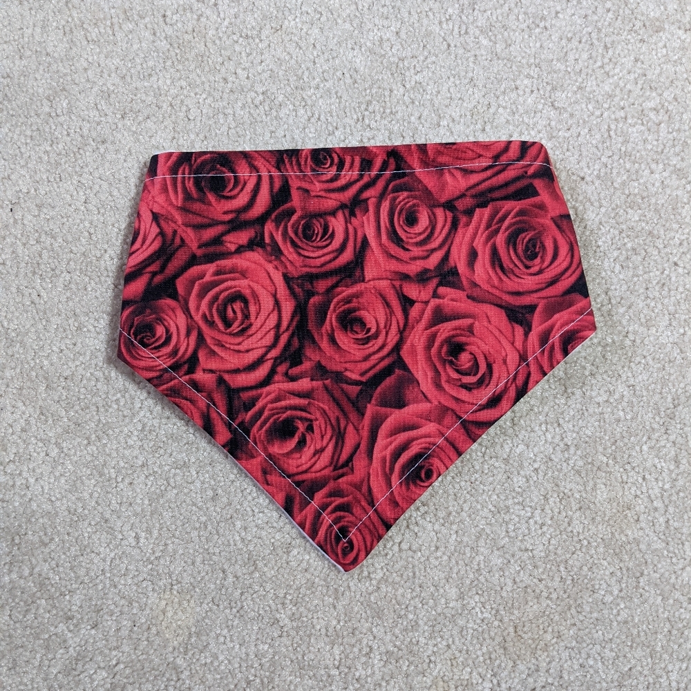 (Bundle 2 for $8) EUC 16.5" Rose Dog Bandana